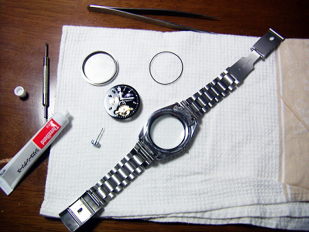 Taking a mechanical wrist watchmach to pieces